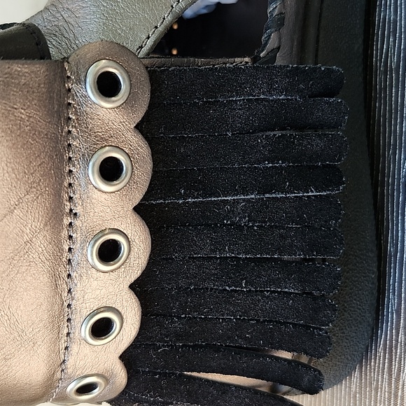 EUC COACH LEATHER ROCCASIN CUT OUT SNEAKERS - Picture 6 of 13